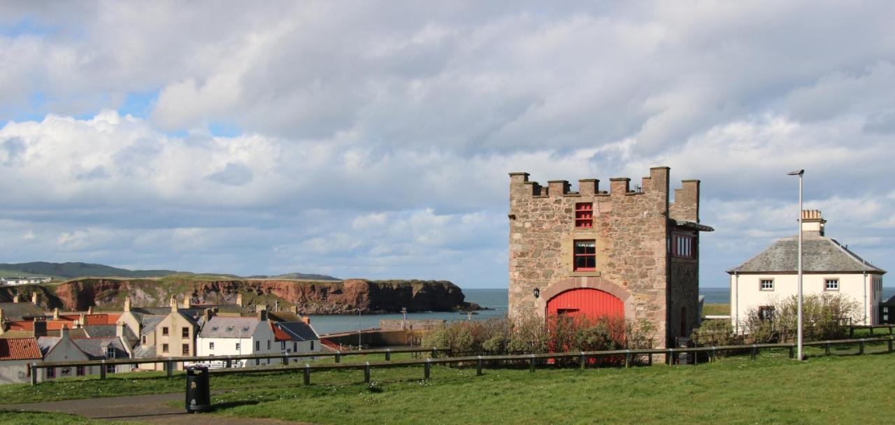 Villa Nisbet'S Tower Eyemouth Exterior foto